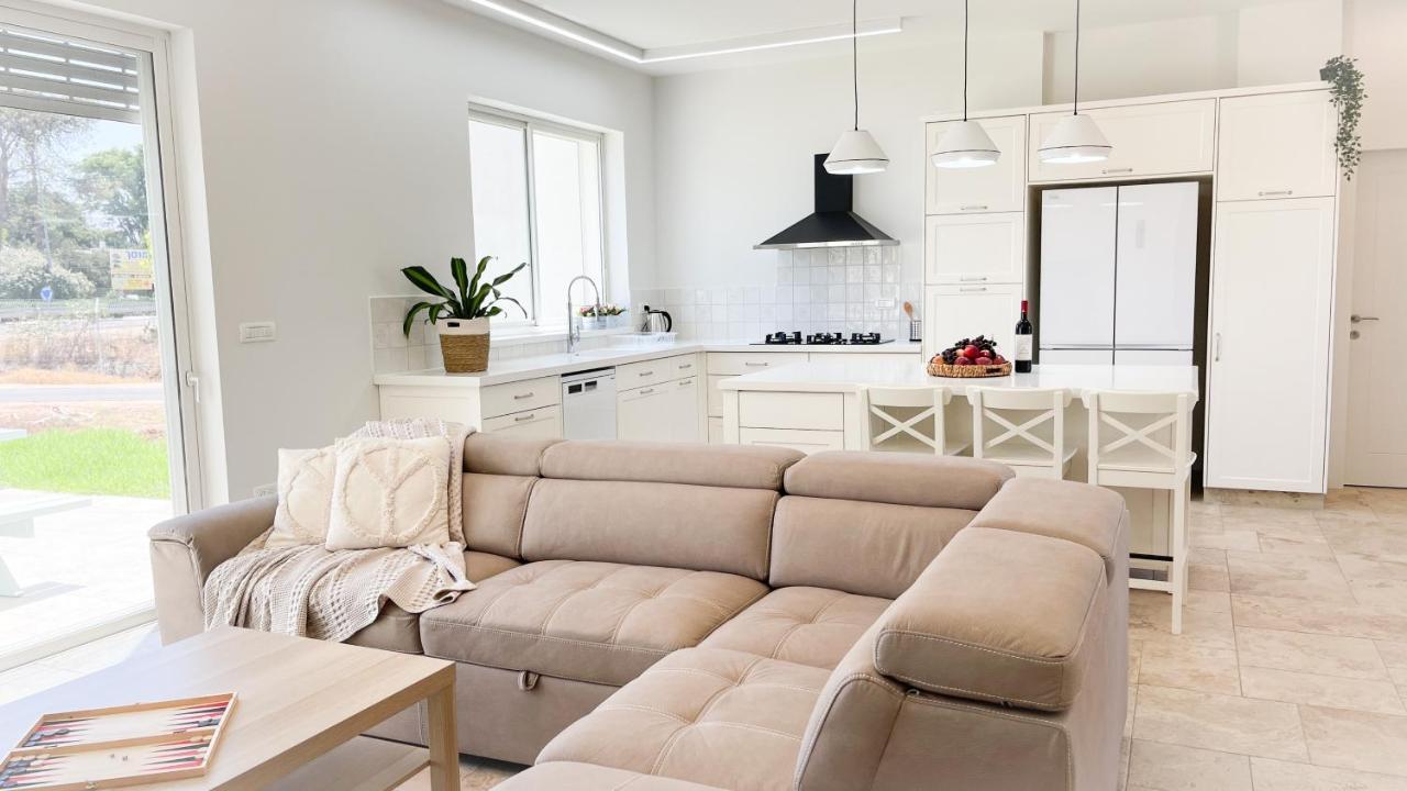 הבית הלבן בכפר בלום Villa Luaran gambar