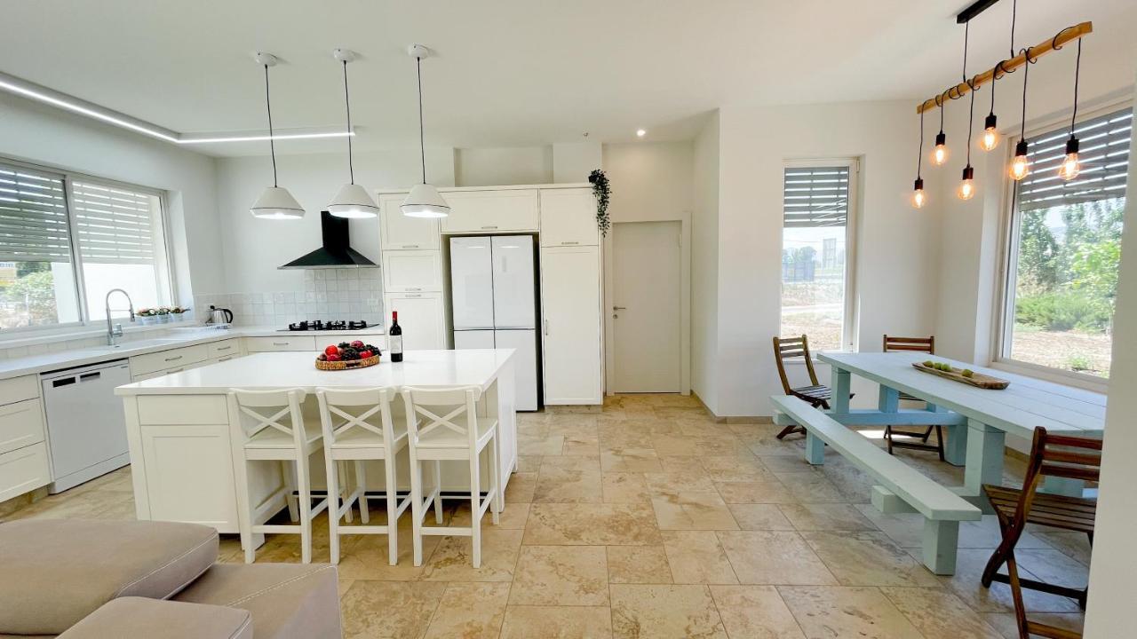 הבית הלבן בכפר בלום Villa Luaran gambar
